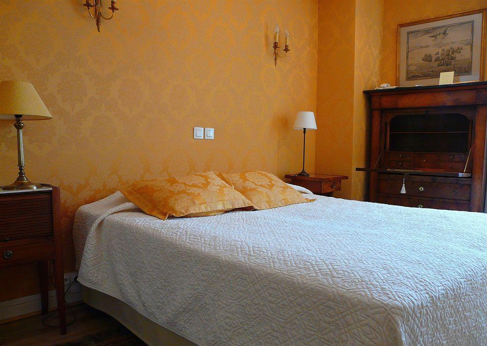 Hotel De L'Abeille Orléans Esterno foto