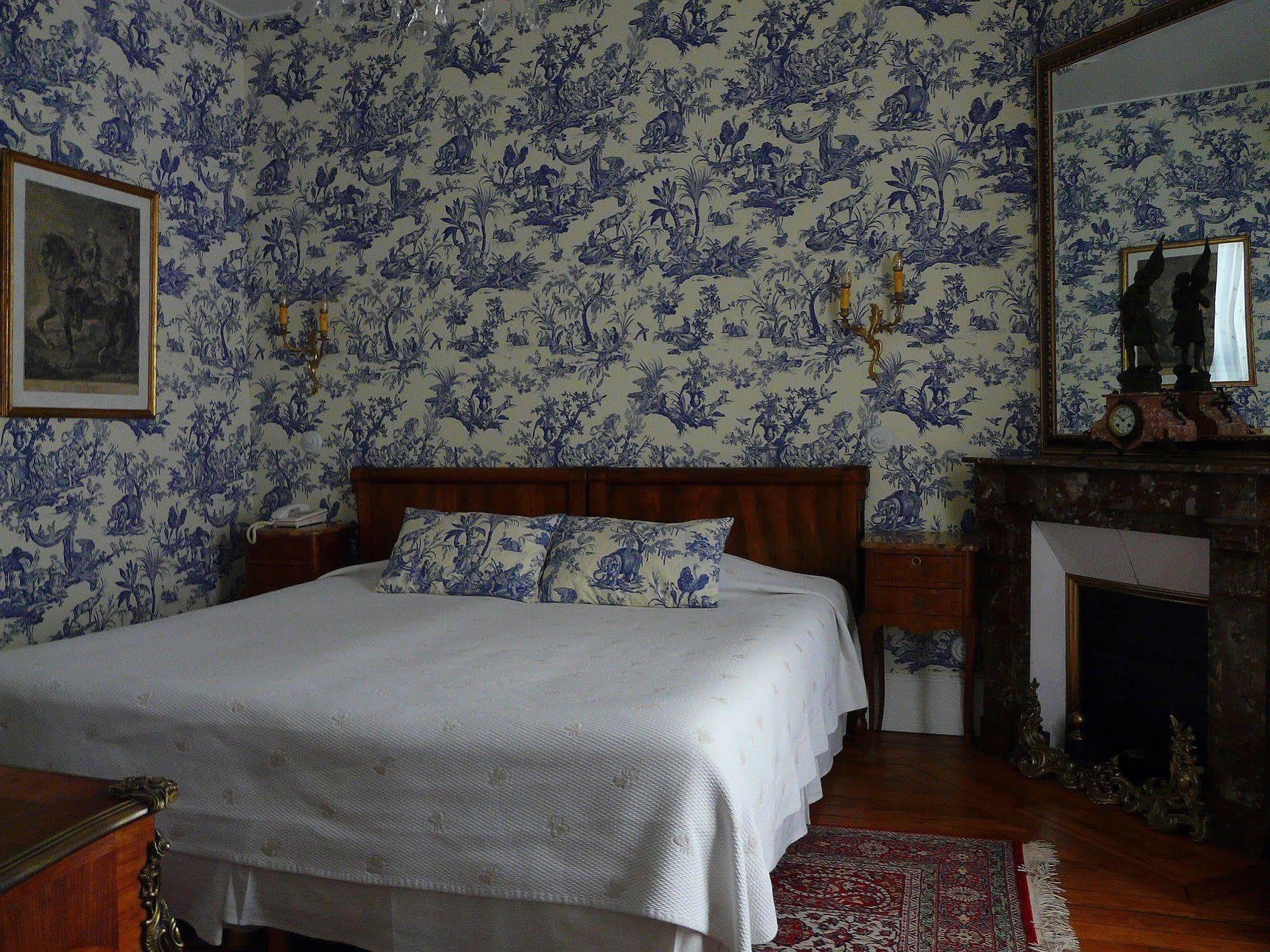 Hotel De L'Abeille Orléans Esterno foto