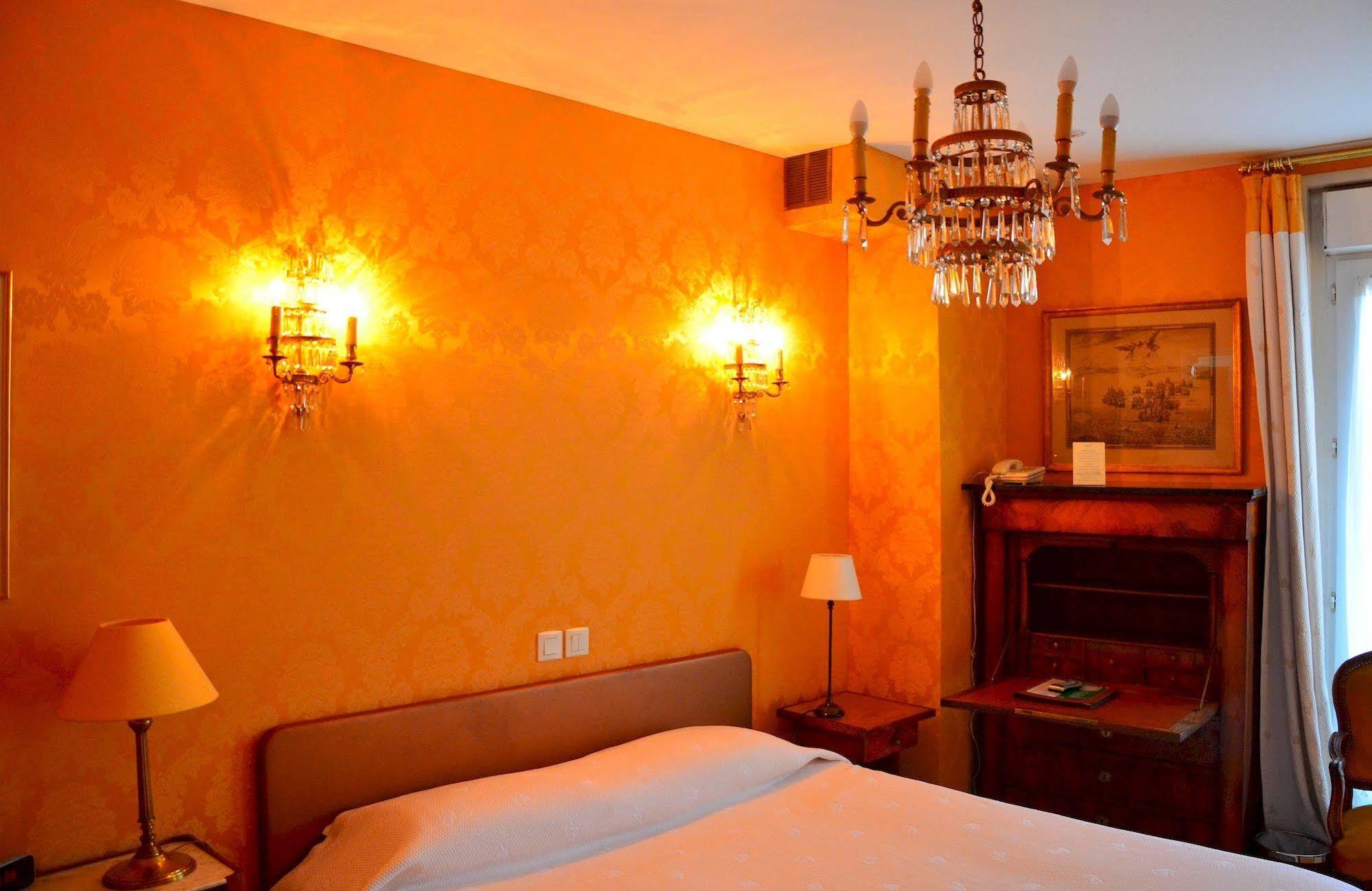 Hotel De L'Abeille Orléans Esterno foto